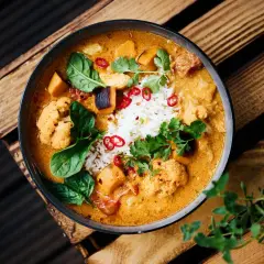 Curry z kurczakiem: kremowy sos i soczyste mięso w 30 min