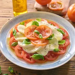 Jaki sos do caprese? Odkryj idealne przepisy i triki!