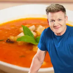 Gordon Ramsay zupę pomidorową doprawił bazylią i grzankami. Dowiedz się, jakie przyprawy do zupy pomidorowej wybrać, by była idealna!
