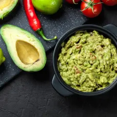 Jak smakuje guacamole? Odkryj sekrety zielonego sosu!