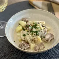 Soczysta jagnięcina: Jak uniknąć błędów i zachwycić smakiem?
