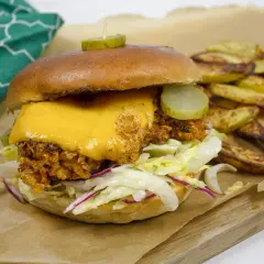 Odgrzej burgera w piekarniku: soczysty kotlet, chrupiąca bułka