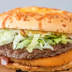 Ile kalorii ma burger z jalapeno? Szokujące różnice i zdrowe triki