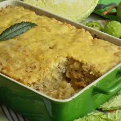 Zapiekanka ziemniaczana z kapustą: Przepis, który zawsze działa