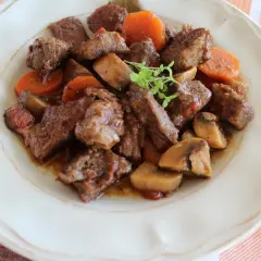 Wołowina po burgundzku: Sekrety perfekcyjnego Boeuf Bourguignon