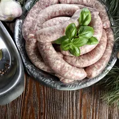 Jak jeść białą kiełbasę surową? Bezpieczne i smaczne metody