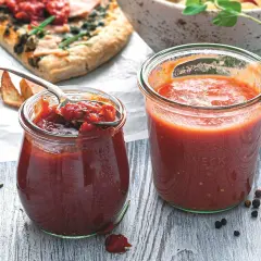 Domowy sos do pizzy: przepis na smak jak z włoskiej pizzerii!