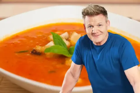 Gordon Ramsay zupę pomidorową doprawił bazylią i grzankami. Dowiedz się, jakie przyprawy do zupy pomidorowej wybrać, by była idealna!