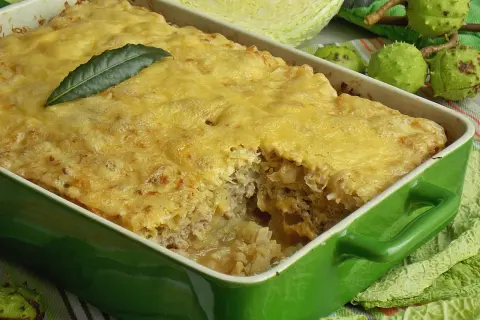 Zapiekanka ziemniaczana z kapustą: Przepis, który zawsze działa