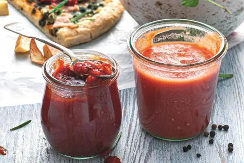 Domowy sos do pizzy: przepis na smak jak z włoskiej pizzerii!