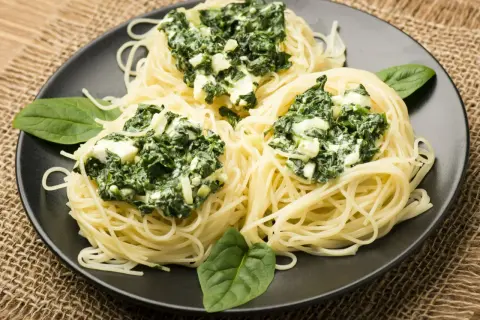 Spaghetti ze słoika: Ulepsz smak prostymi trikami w 15 min
