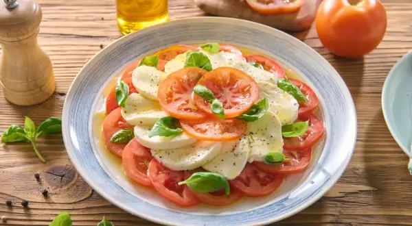 Jaki sos do caprese? Odkryj idealne przepisy i triki!
