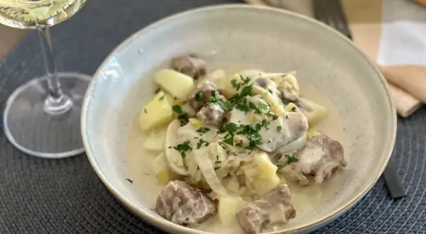 Soczysta jagnięcina: Jak uniknąć błędów i zachwycić smakiem?