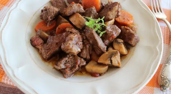 Wołowina po burgundzku: Sekrety perfekcyjnego Boeuf Bourguignon