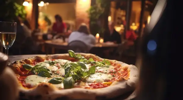 Wieczór z pizzą 2026: jak zrobić dobrą pizzę w domu, ile kosztuje dostawa i co wybiera Polska