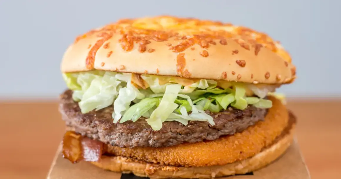 Ile kalorii ma burger z jalapeno? Szokujące różnice i zdrowe triki
