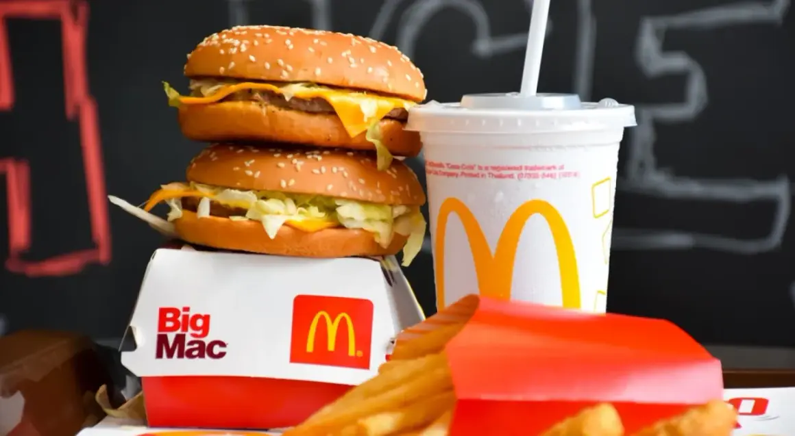Ile kalorii ma Hamburger z McDonald's? Odkryj prawdę i triki!
