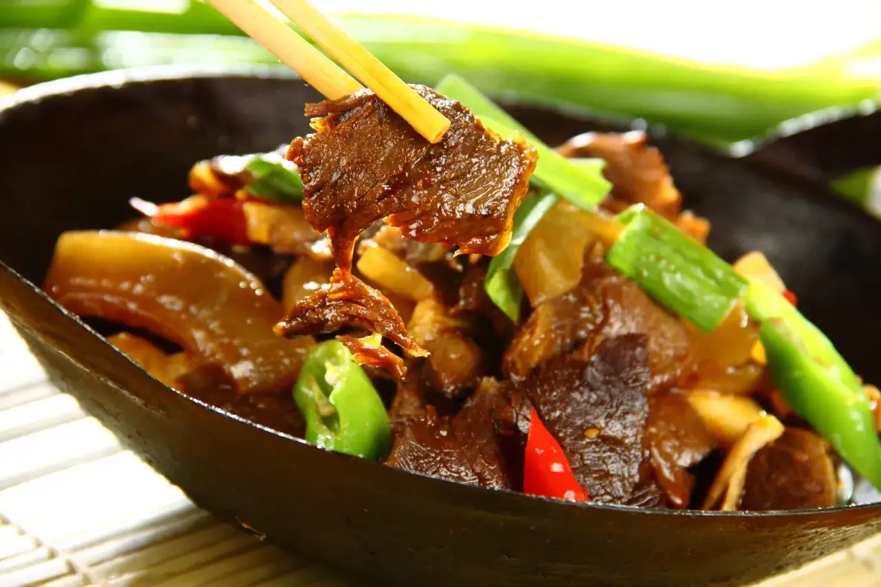 Wołowina po chińsku stir fry wok