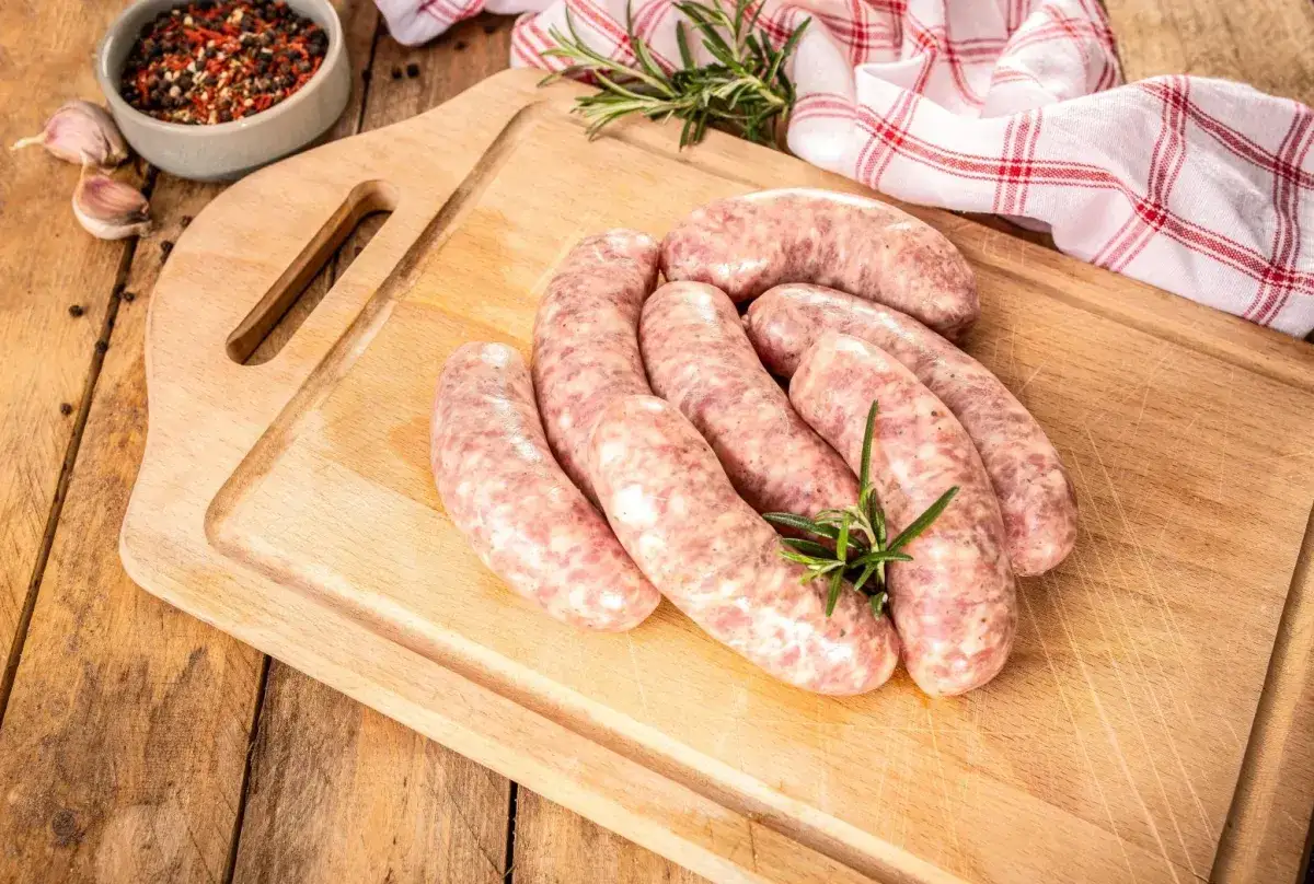 surowa biała kiełbasa niebezpieczeństwa