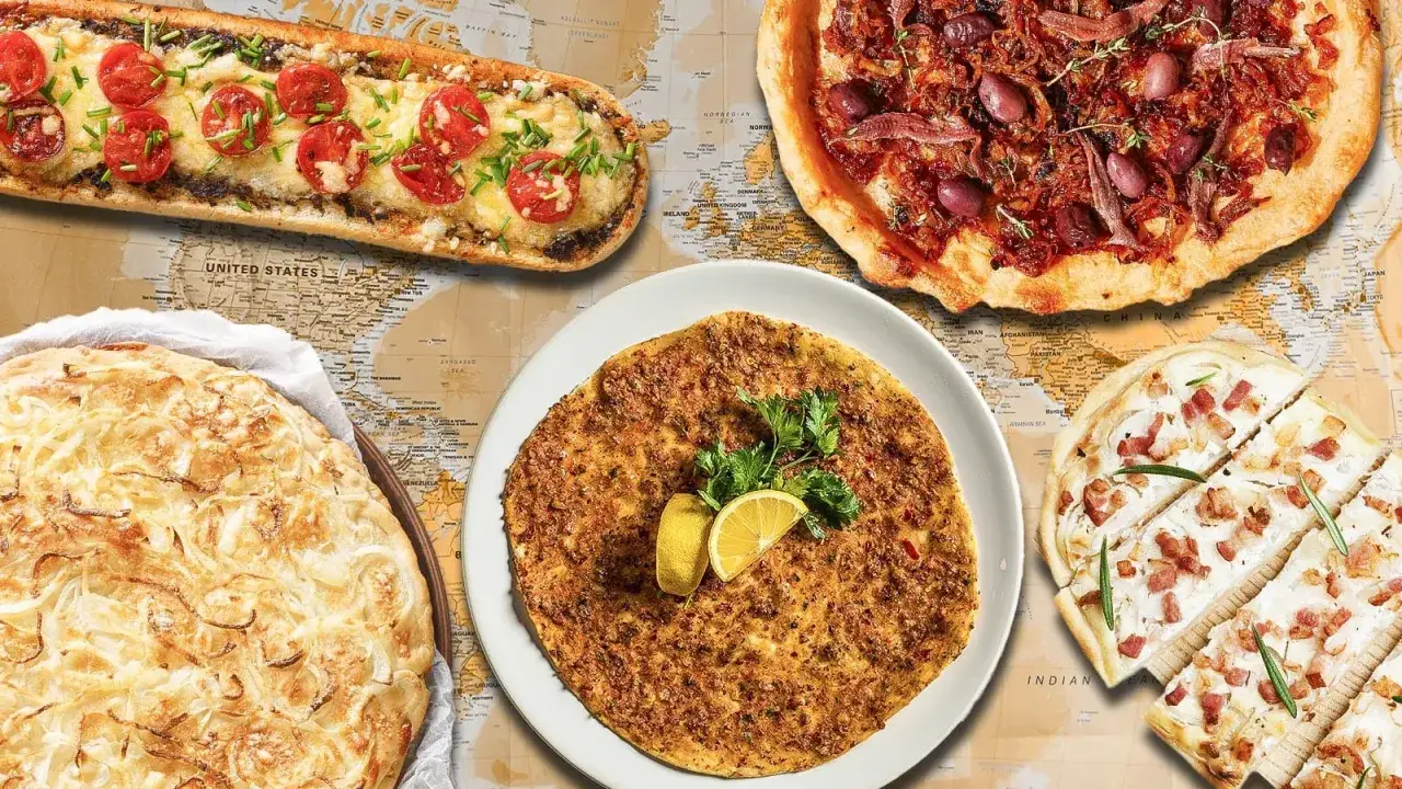 Różne rodzaje pizzy: z pomidorkami i serem, z cebulą i anchois, z mięsem mielonym i cytryną, z boczkiem i cebulą.