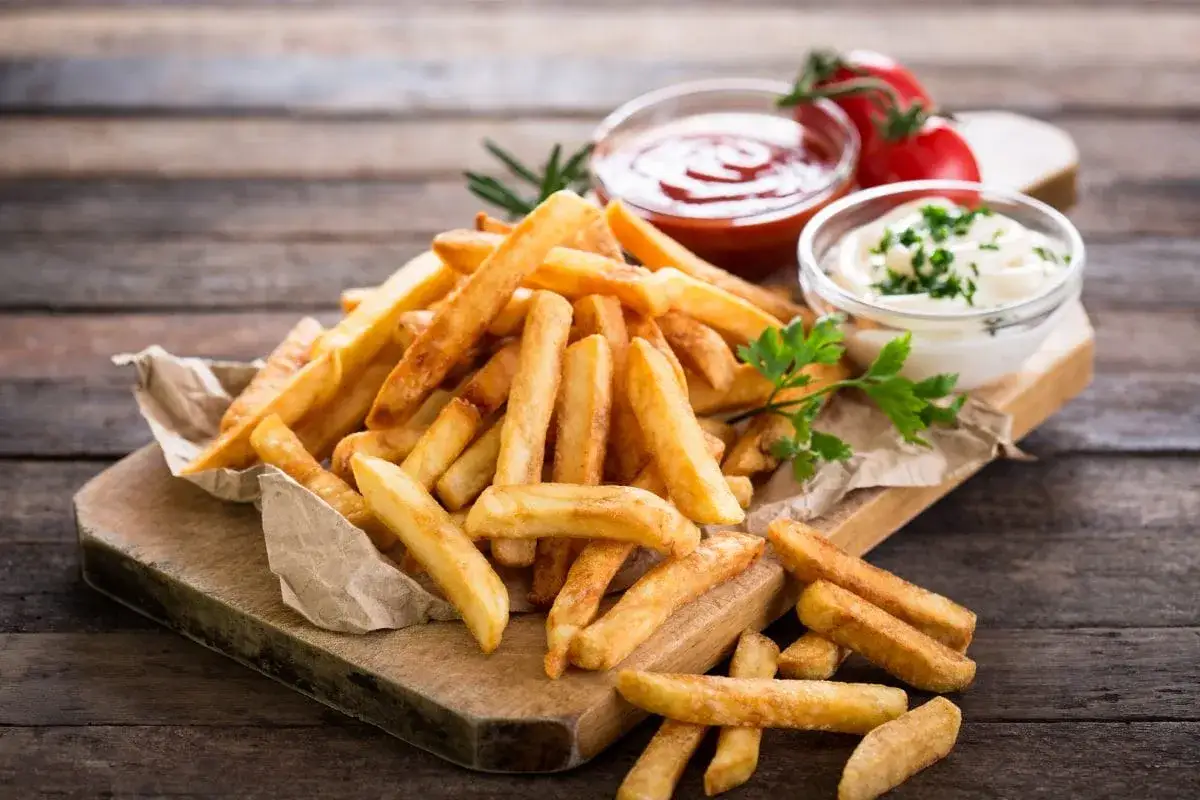 Loaded fries, kapsalon, frytki z dodatkami